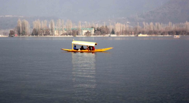 Amid forecast for intermittent rains, night temp falls in J&K